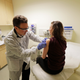 Las imágenes del primer ensayo humano en el mundo de una posible vacuna contra el coronavirus
